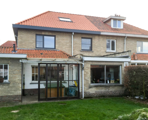 Overkapping tussen garage en keuken | Adam Wenes