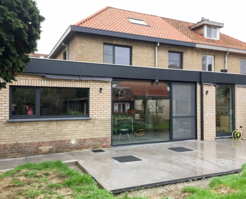 Overkapping tussen garage en keuken | Adam Wenes