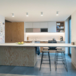 Overkapping tussen garage en keuken | Adam Wenes