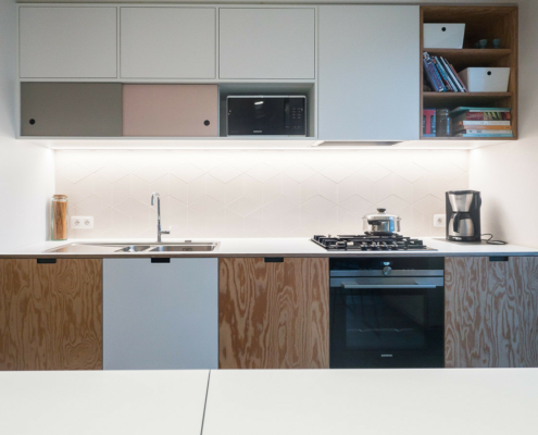 Overkapping tussen garage en keuken | Adam Wenes